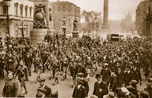 1er Bataillon London Scottish défilant à Londres à leur arrivée de France, 16 mai 1919 - English Photographer